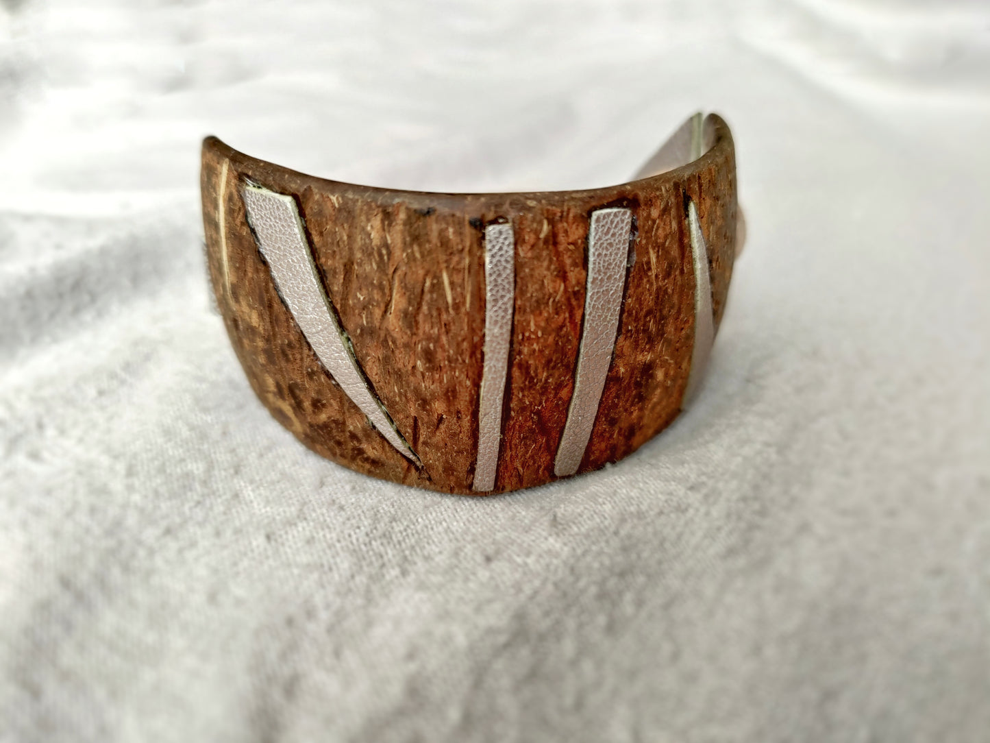 Coconut wood bracelet with triangular leather details