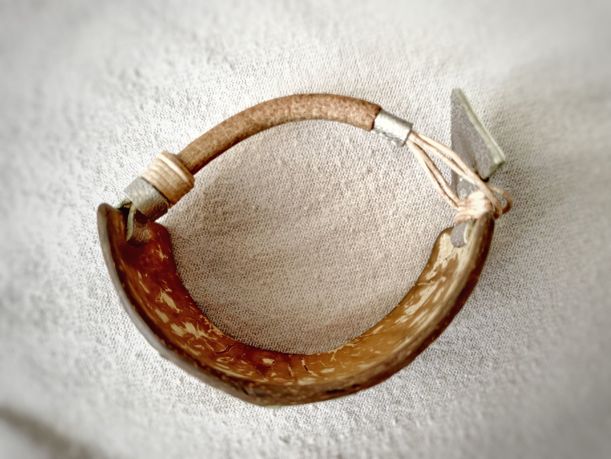 Coconut wood bracelet with triangular leather details