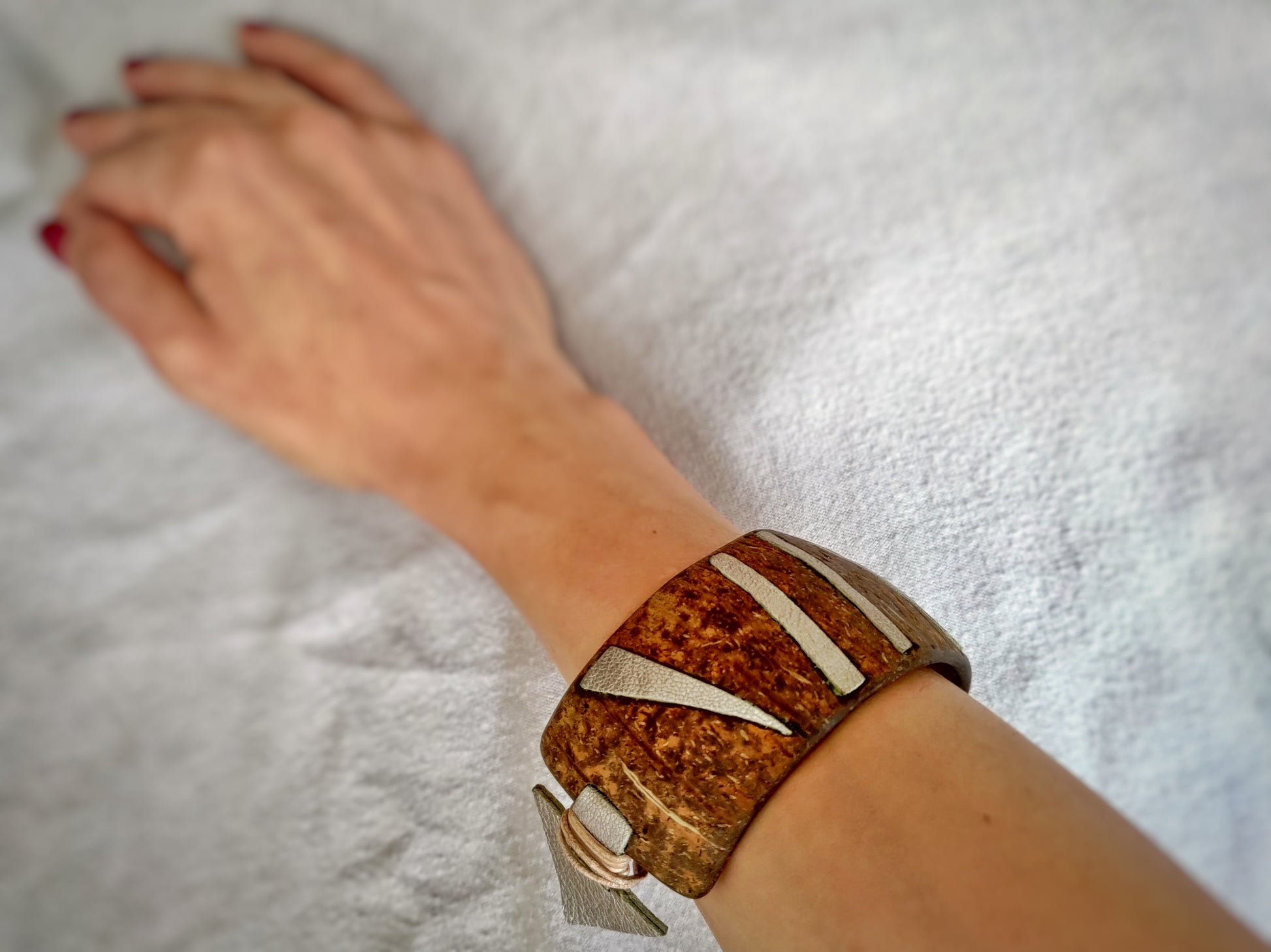 Coconut wood bracelet with triangular leather details