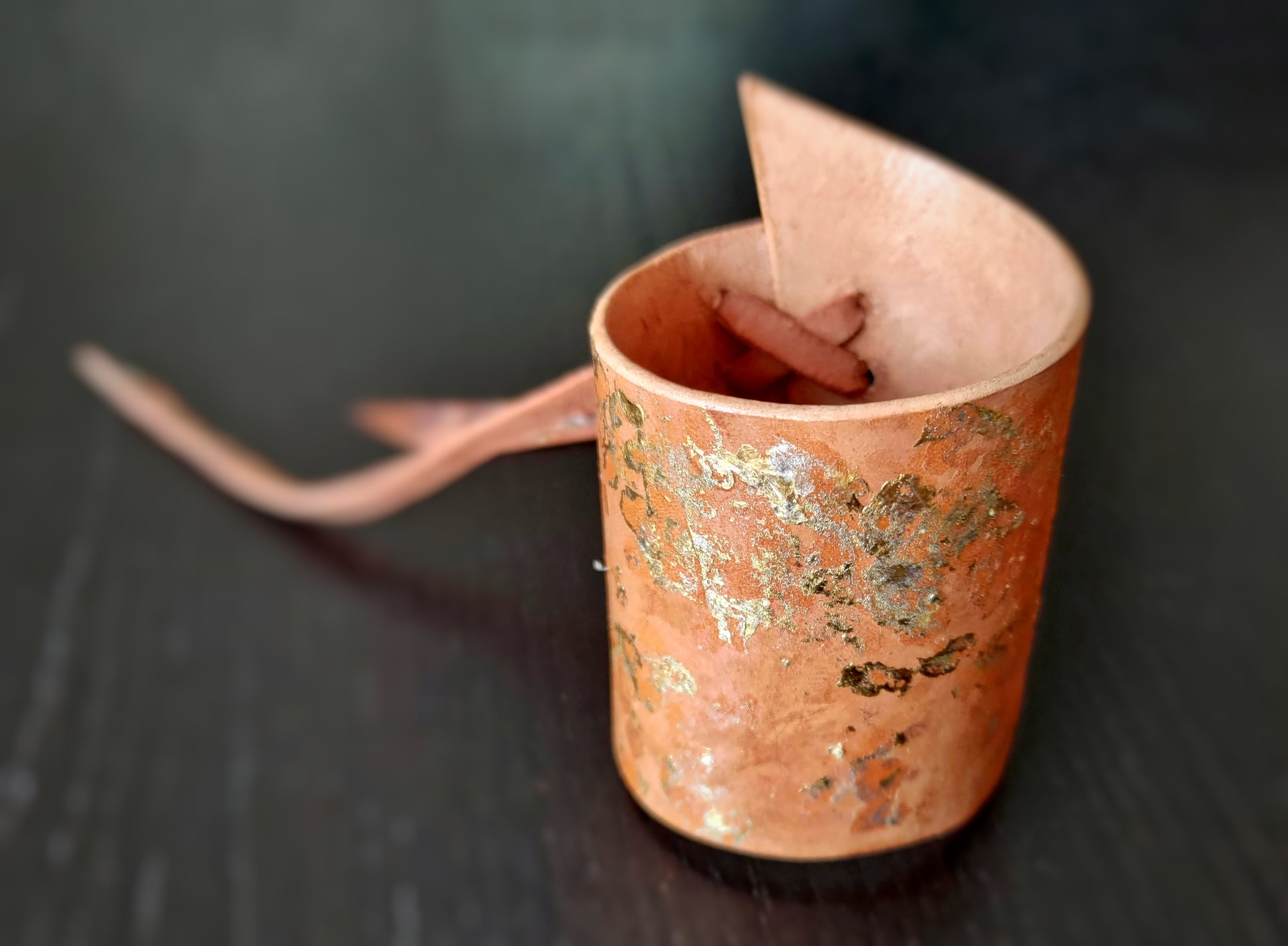 Tan leather bracelet with gold decoration