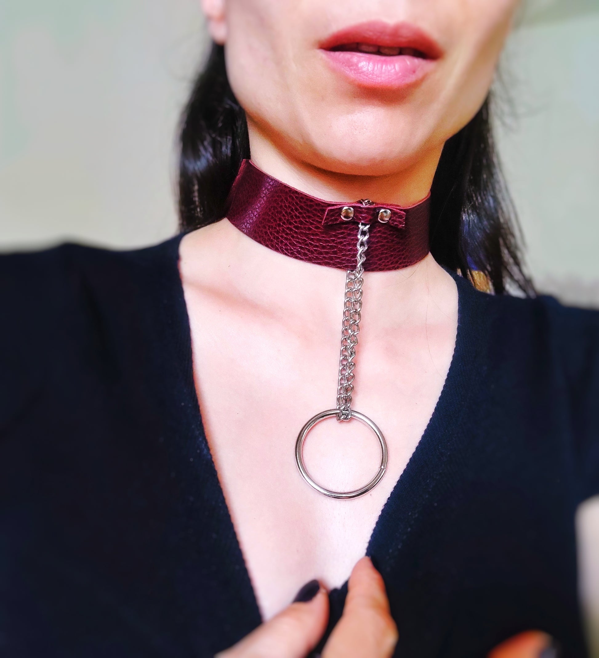 Leather collar with chain leash and O-ring