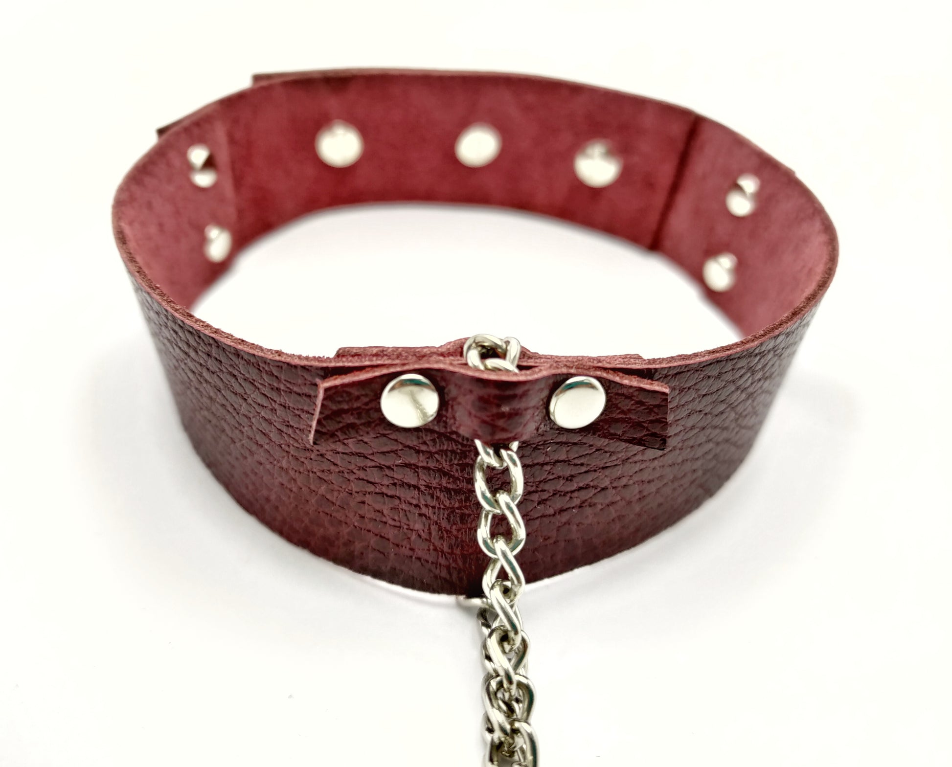 Leather collar with chain leash and O-ring